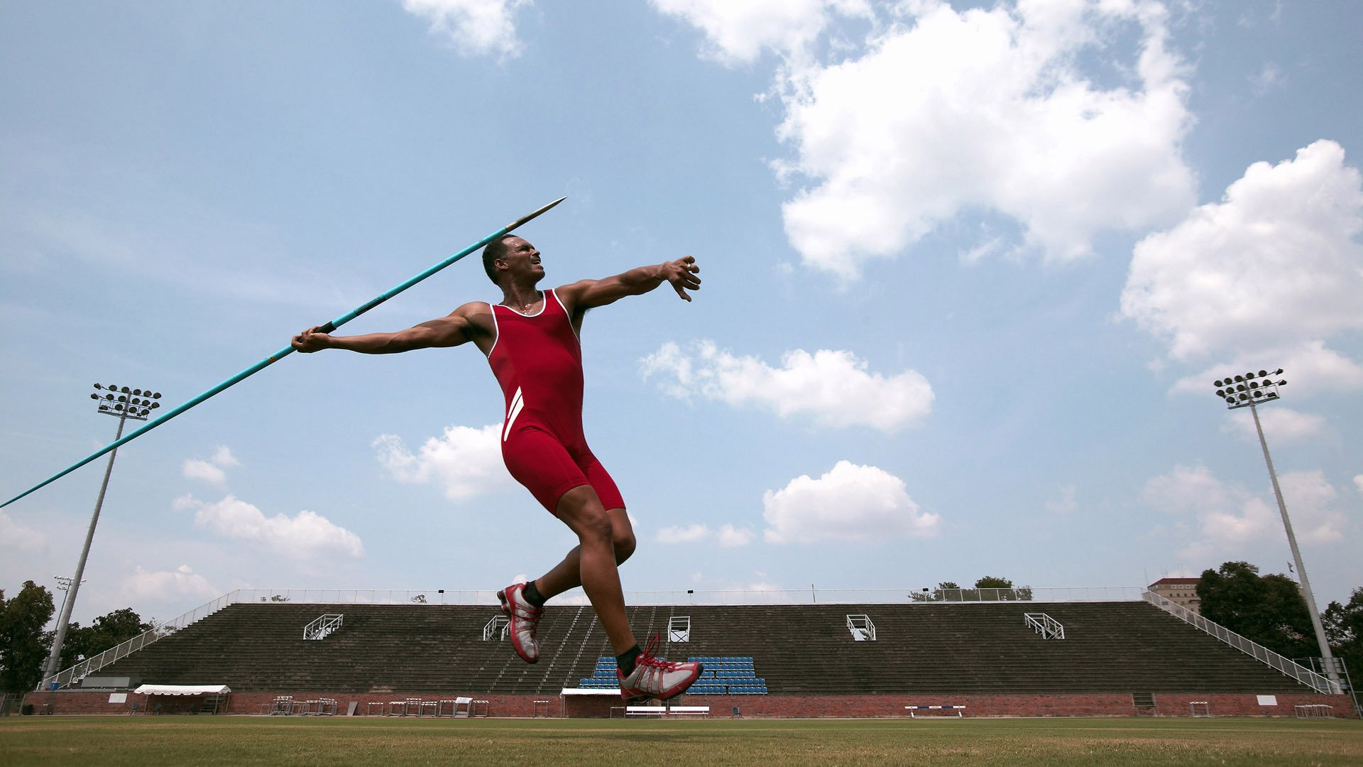 F1大奖赛汉密尔顿再度封王，f1汉密尔顿最精彩的一场比赛